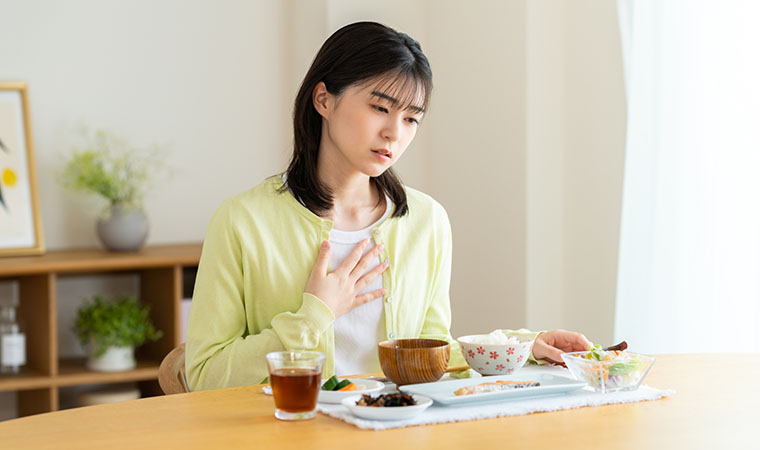 ご飯食べれない女性