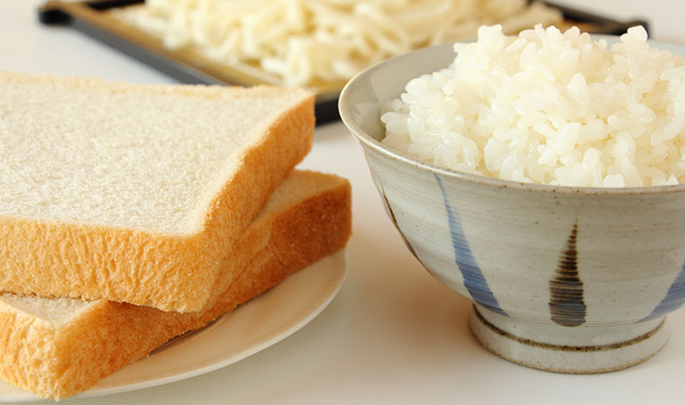 パンやご飯などの炭水化物