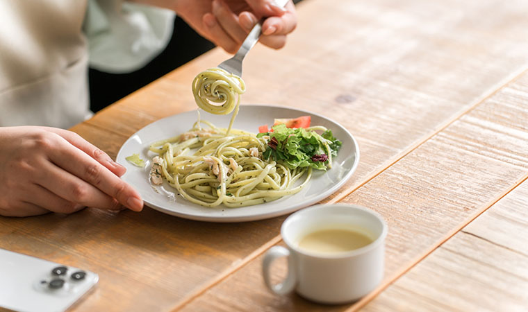 カロリー少なめの食事